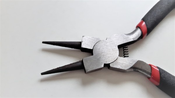 SMALL GRIP ROUND NOSE PLIERS pinning only