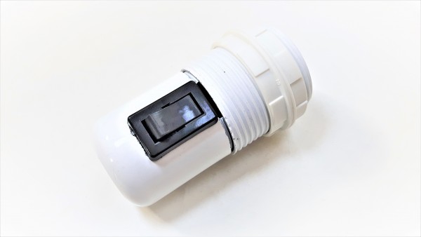 Bakelite switched lamp holder ES E27 threaded skirt and 2 rings white 10MM base thread 