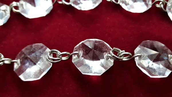 12 inch strand of crystal octagons ready pinned 