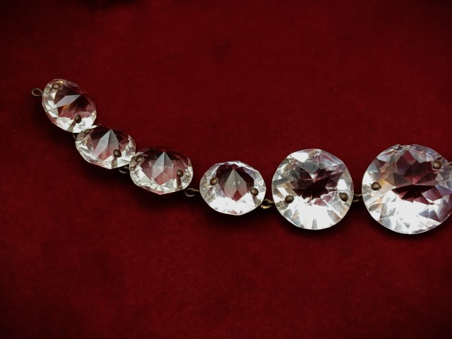 Victorian crystal chandelier Round Double Pointed Button