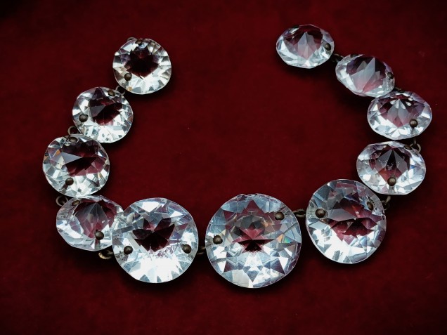 Victorian crystal chandelier Round Double Pointed Button