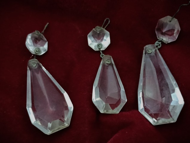 Antique crystal chandelier coffin drop with 1 top button