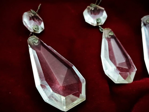 Antique crystal chandelier coffin drop with 1 top button