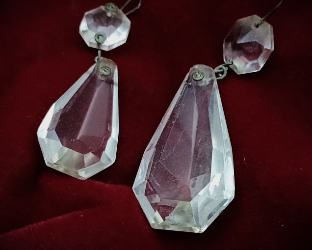 Antique crystal chandelier coffin drop with 1 top button