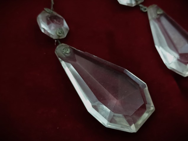 Antique crystal chandelier coffin drop with 1 top button