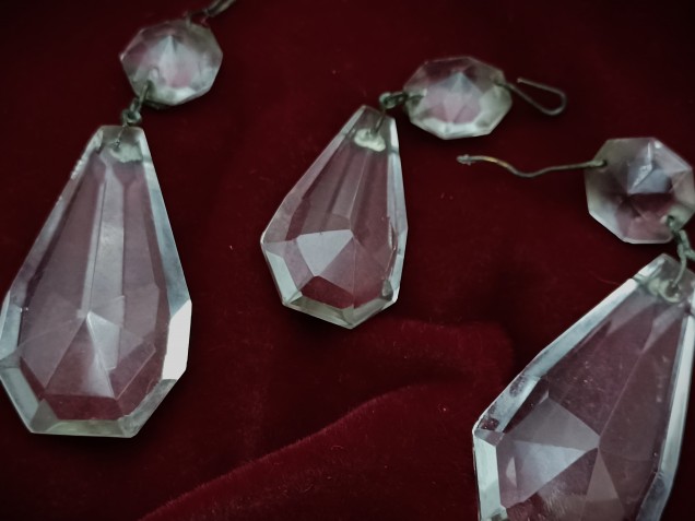 Antique crystal chandelier coffin drop with 1 top button