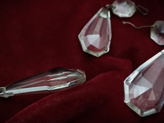 Antique crystal chandelier coffin drop with 1 top button