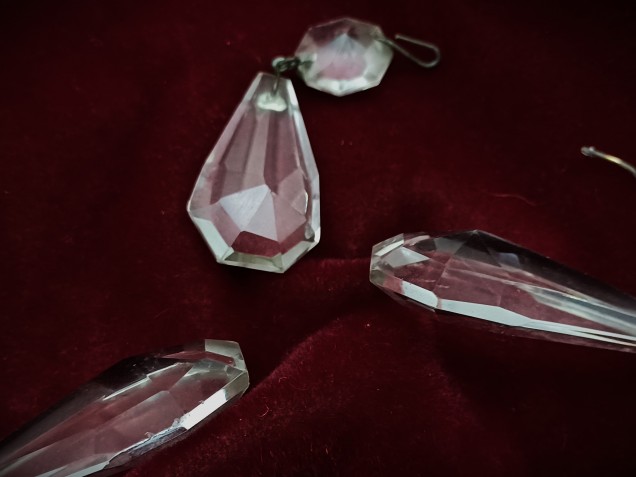 Antique crystal chandelier coffin drop with 1 top button