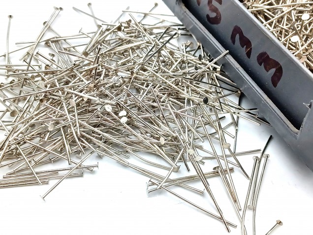 100 grams of Nickel pins 30mm x 0.9mm (approx 720 pins)