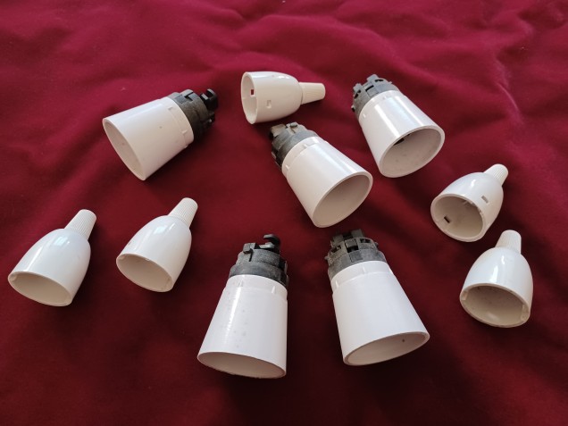 Set of 5 white lamp holders B22 bayonet cap with cord grip