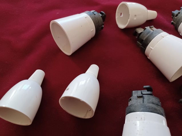 Set of 5 white lamp holders B22 bayonet cap with cord grip