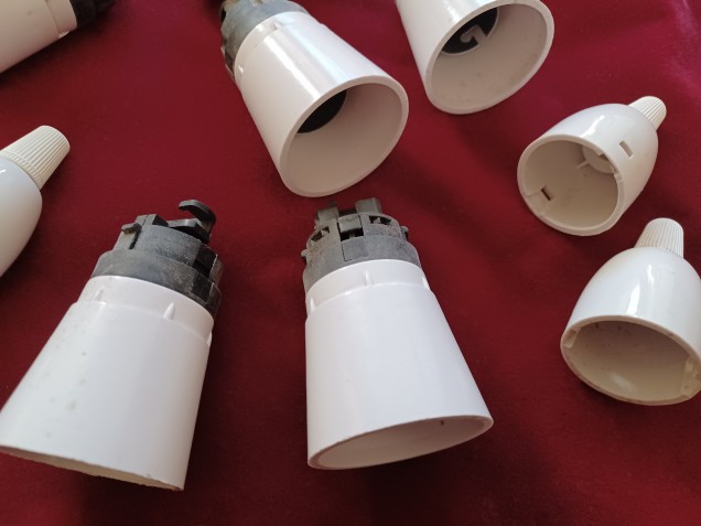 Set of 5 white lamp holders B22 bayonet cap with cord grip