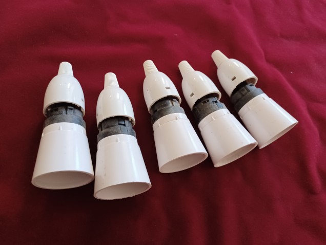 Set of 5 white lamp holders B22 bayonet cap with cord grip