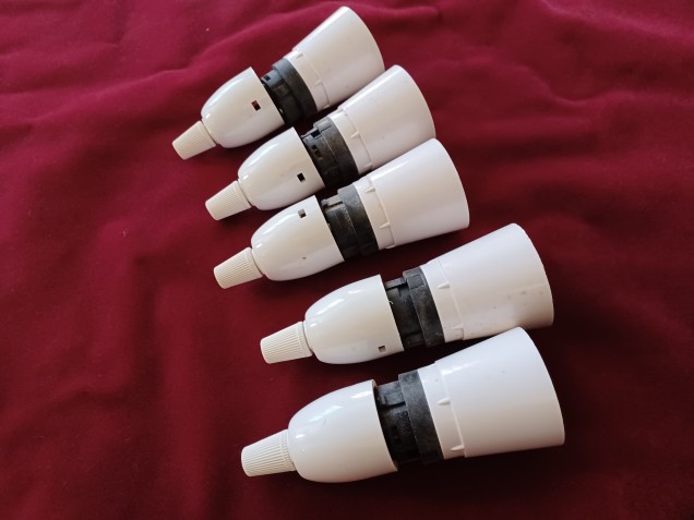 Set of 5 white lamp holders B22 bayonet cap with cord grip