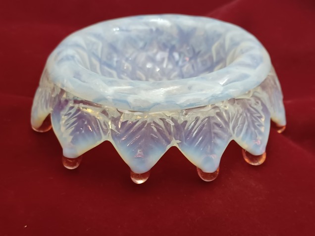 Murano Bobeche Milky Blue with pink tips 