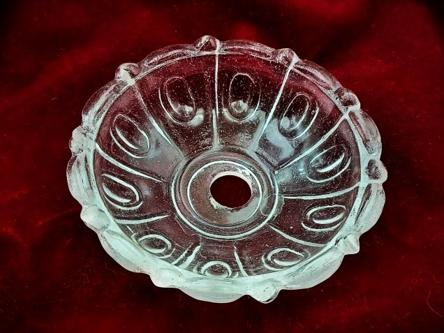 Glass chandelier pan