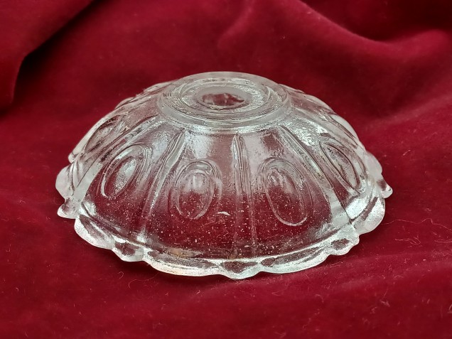 Glass chandelier pan