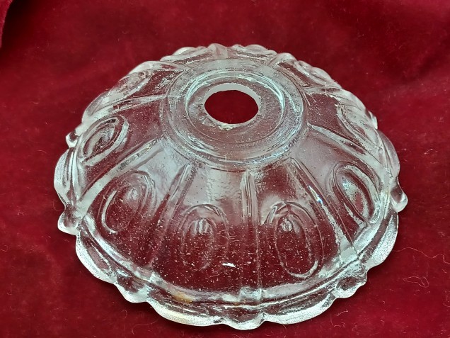 Glass chandelier pan