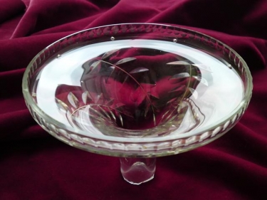 Top Canopy decorated with handcut leaf pattern