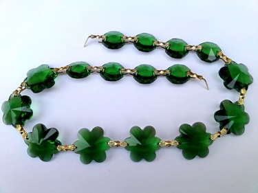 STRING OF GREEN COLOURED CRYSTAL CHANDELIER BUTTONS