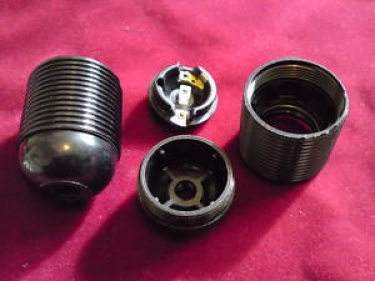 E26 - ES bulb-lamp holder 3 part black threaded skirt