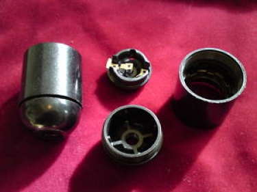 E26 - ES bulb-lamp holder 3 part black plain skirt