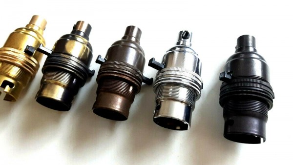 B22 Switched lamp holder with matching cord grip